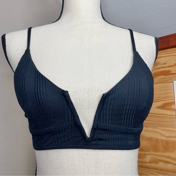 L*SPACE Pointelle Rib Siren Bikini Top in Black Small - Picture 6 of 11